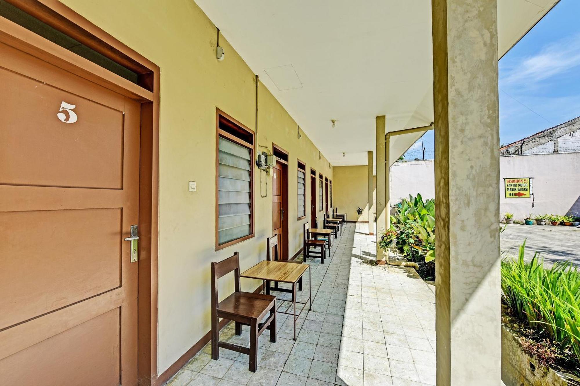 Oyo 90443 Hotel New Kartika In Cilopadang Zewnętrze zdjęcie