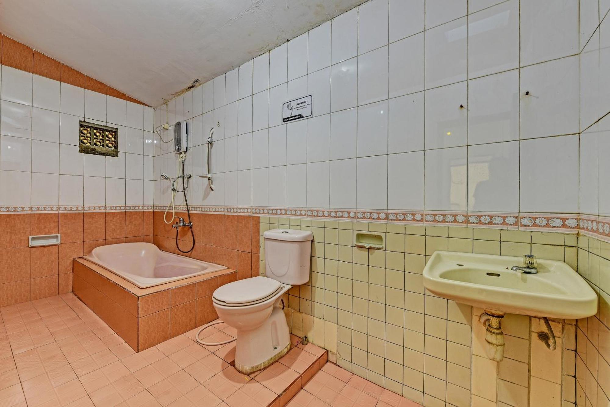 Oyo 90443 Hotel New Kartika In Cilopadang Zewnętrze zdjęcie